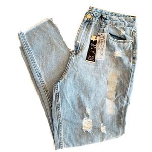 NWT 90’s Ultra High Rise Distressed Mom Jeans